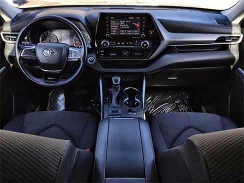 Used 2021 Toyota Highlander LE image 15