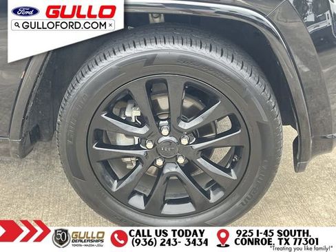 Used 2018 Jeep Grand Cherokee Altitude RWD image 29