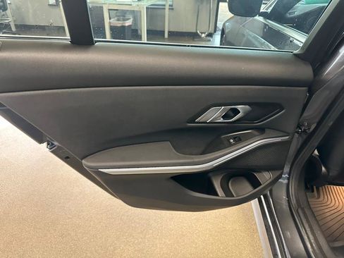 Used 2020 BMW 330i Sedan w/ Convenience Package image 32