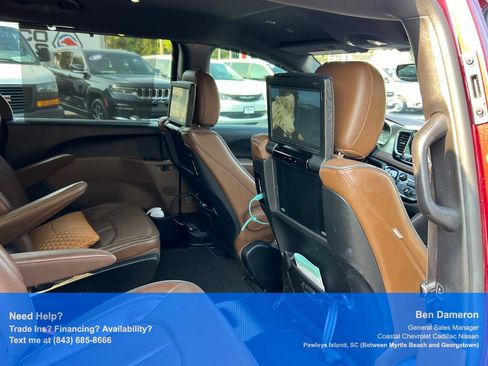 Used 2021 Chrysler Pacifica Limited w/ Uconnect Theater Family Group FWD image 18
