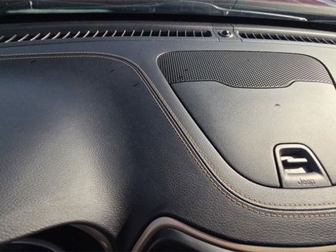 Used 2017 Jeep Cherokee Latitude image 9