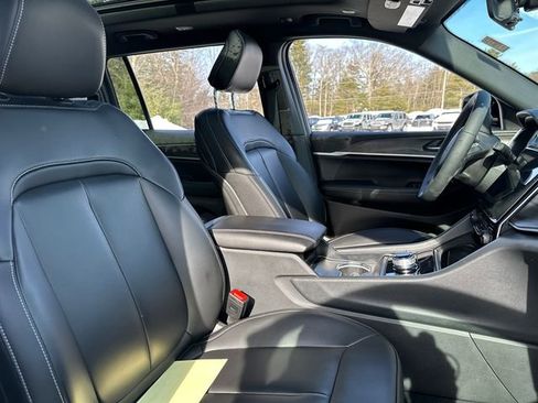 Used 2025 Jeep Grand Cherokee L Limited w/ Black Appearance Package image 20