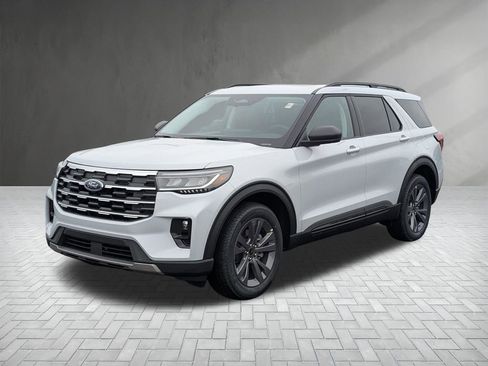 New 2026 Ford Explorer Active w/ Active Comfort Package image 2