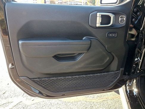 Used 2024 Jeep Wrangler Unlimited Rubicon image 12