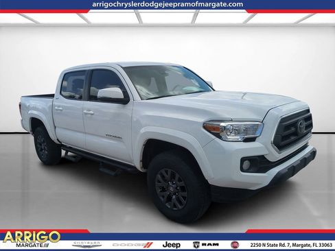 Used 2022 Toyota Tacoma SR5 w/ Technology Package image 1