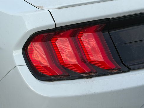 Used 2018 Ford Mustang Premium RWD image 8