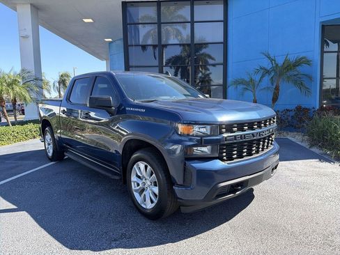 Used 2019 Chevrolet Silverado 1500 Custom w/ Custom Value Package image 2