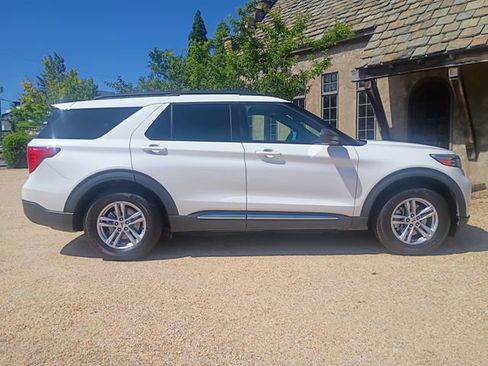 Used 2020 Ford Explorer XLT RWD image 13