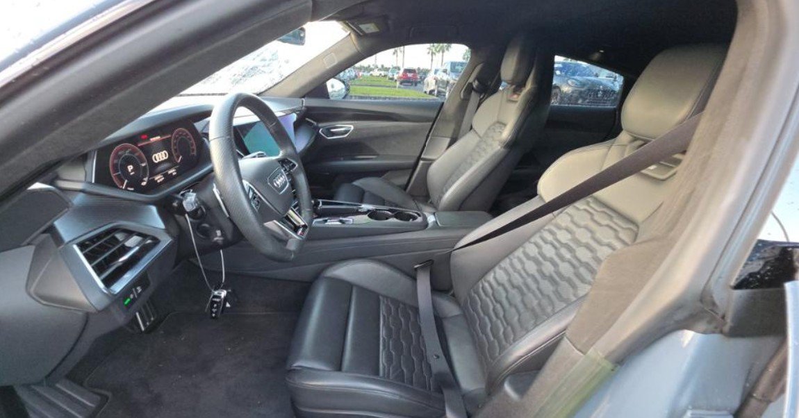 Used 2022 Audi RS e-tron GT w/ Carbon Performance Package AWD/4WD image 5