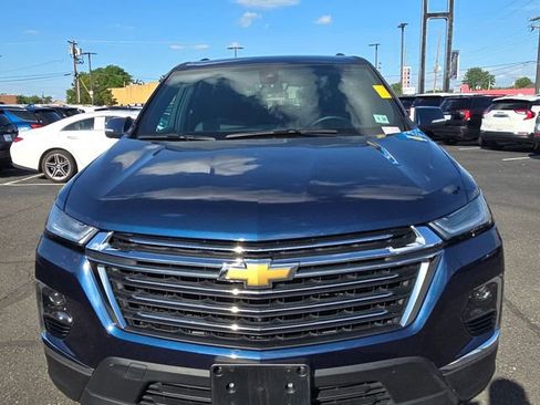 Used 2023 Chevrolet Traverse LT w/ Rear Camera Mirror Package AWD/4WD image 9