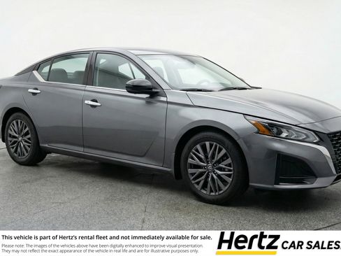 Used 2025 Nissan Altima 2.5 SV image 1