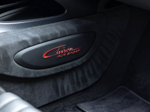 Used 2021 Bugatti Chiron Pur Sport image 29