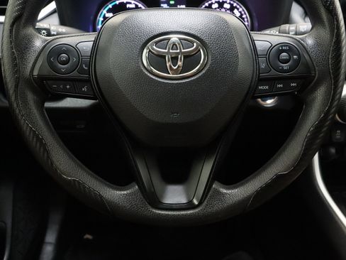 Used 2022 Toyota RAV4 XLE AWD/4WD image 24