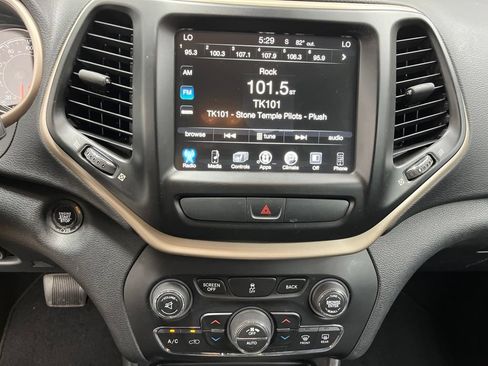 Used 2017 Jeep Cherokee Limited FWD image 16