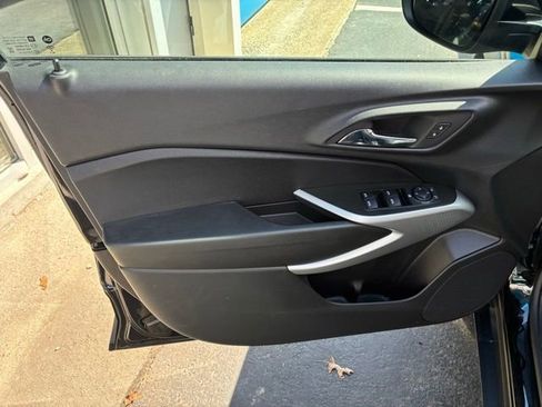 Used 2024 Chevrolet Trax RS w/ Sunroof Package FWD image 13