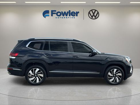 Used 2025 Volkswagen Atlas SEL AWD/4WD image 8