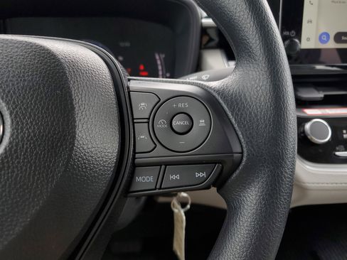 Used 2026 Toyota Corolla Cross L image 28