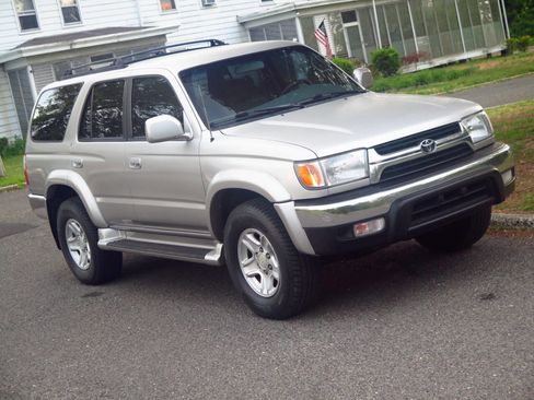 Used 2001 Toyota 4Runner SR5 RWD image 21