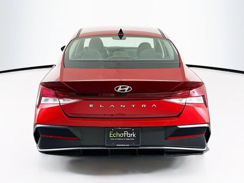 Used 2025 Hyundai Elantra SEL FWD image 7