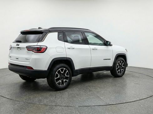 Used 2025 Jeep Compass Trailhawk AWD/4WD image 9