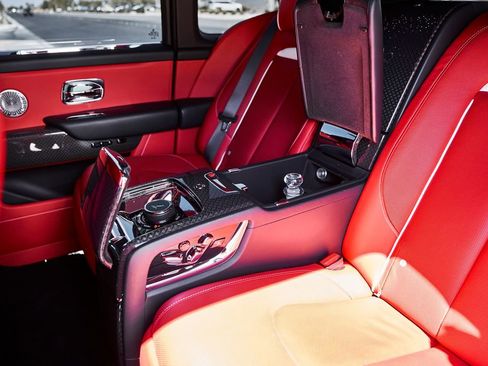 Used 2024 Rolls-Royce Cullinan Black Badge w/ Dark Exterior Package image 55