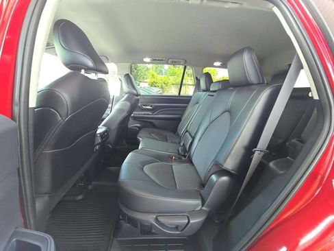Used 2024 Toyota Grand Highlander AWD Hybrid image 11