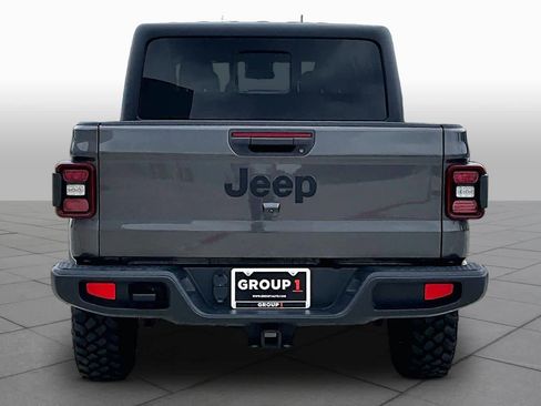 Used 2024 Jeep Gladiator Sport AWD/4WD image 5