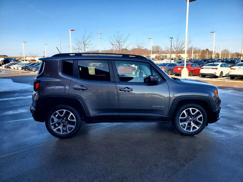 Used 2016 Jeep Renegade Latitude w/ Cold Weather Group image 5