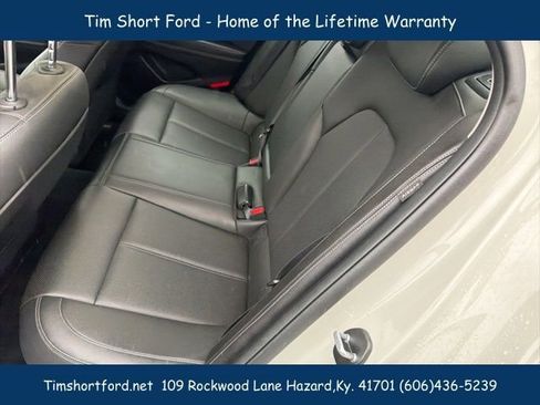 Used 2025 Genesis G70 2.5T image 9