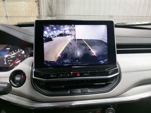 Used 2024 Jeep Compass Limited image 23