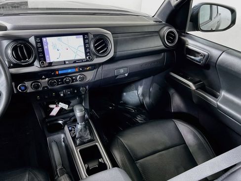 Certified 2020 Toyota Tacoma Limited AWD/4WD image 21