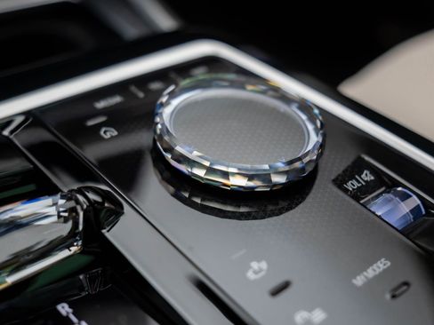 New 2026 BMW 750e xDrive AWD/4WD image 27