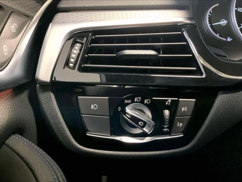 Used 2019 BMW 530i xDrive w/ M Sport Package image 33