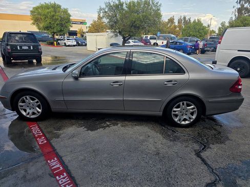 Used 2005 Mercedes-Benz E 320 Sedan image 4