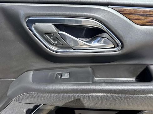 Used 2023 Chevrolet Suburban Premier RWD image 17