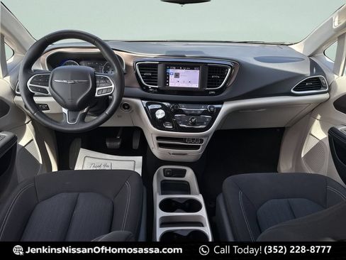 Used 2023 Chrysler Voyager LX FWD image 23