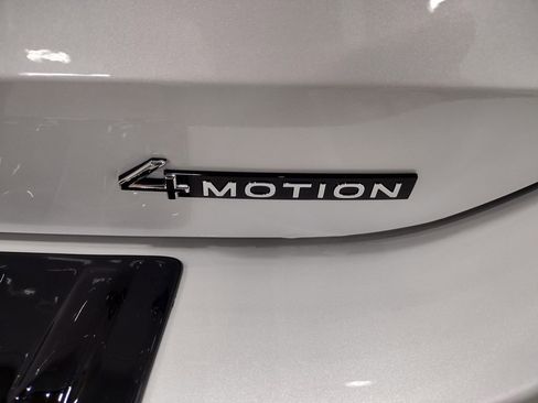 New 2025 Volkswagen Tiguan SE R-Line image 16