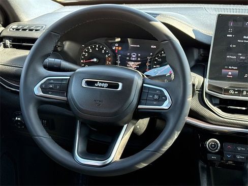 Used 2022 Jeep Compass Altitude image 14