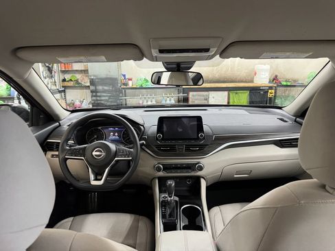 Used 2024 Nissan Altima 2.5 SV FWD image 26