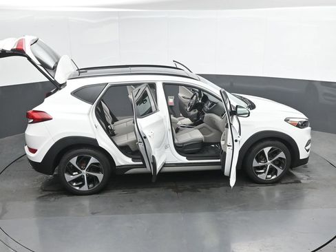 Used 2017 Hyundai Tucson Value AWD/4WD image 42