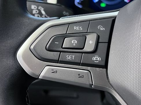 Certified 2022 Volkswagen Atlas Cross Sport SE w/ Panoramic Sunroof Package FWD image 21