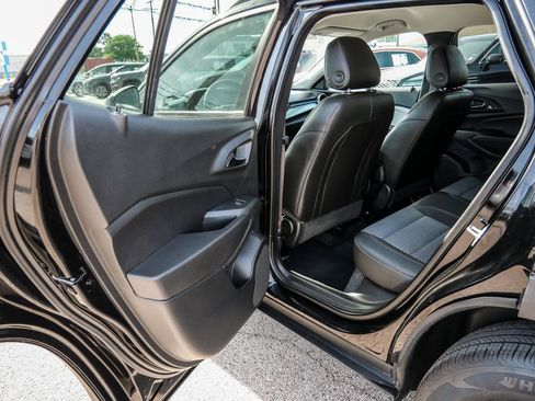 Used 2025 Chevrolet Trax LT FWD image 21