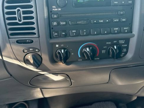 Used 2001 Ford F150 XLT AWD/4WD image 4