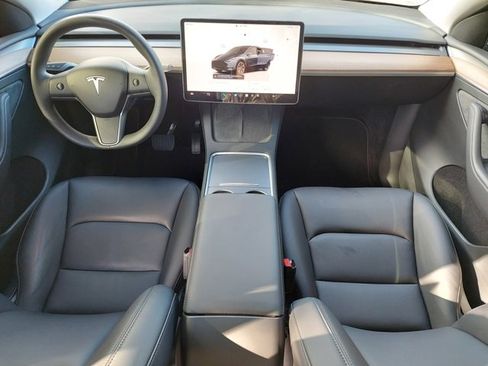 Used 2025 Tesla Model Y Long Range image 3