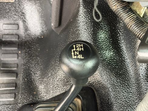 Used 2013 Ford F550 4x4 Crew Cab Super Duty w/ Payload Upgrade Pkg image 11