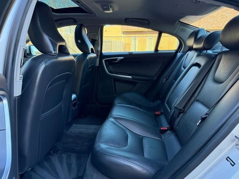 Used 2017 Volvo S60 T5 Inscription image 16