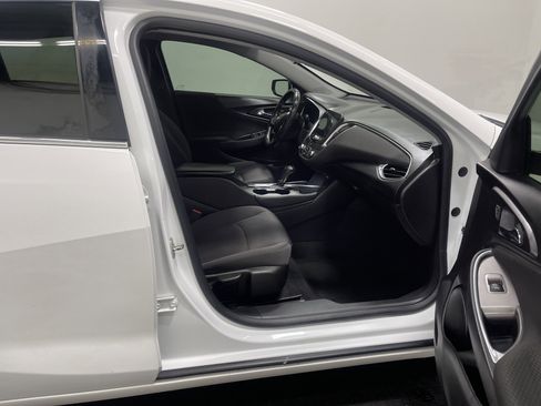 Used 2018 Chevrolet Malibu LT FWD image 25