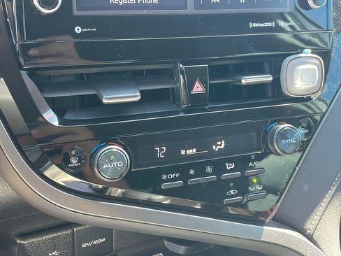 Used 2022 Toyota Camry XLE image 9