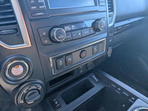 Used 2018 Nissan Titan SV w/ SV Convenience Package image 21