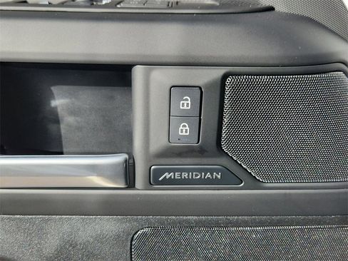 Used 2025 Land Rover Defender 110 S image 29